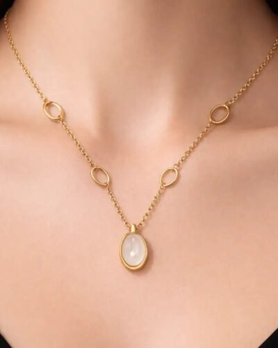 GOLD OVAL PENDENT NECKLACE FOR WOMEN
